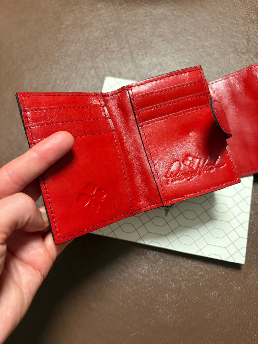 🏷️ NWT Patricia Nash Maida Tooled Leather Trifold Wallet — Lava/Papaya Red - Picture 5 of 10